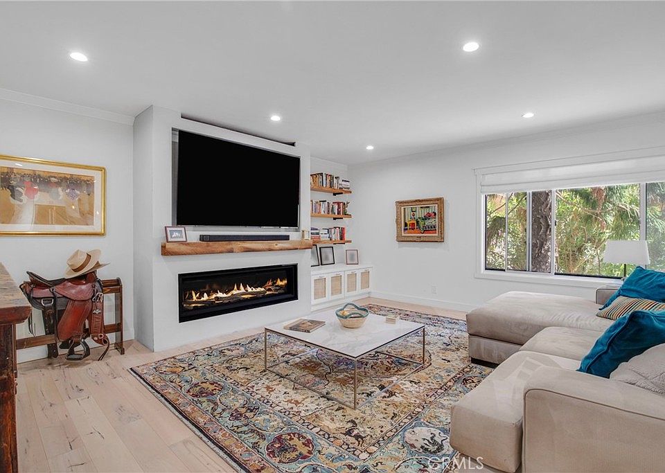 1st image of 2312 6th St APT 1