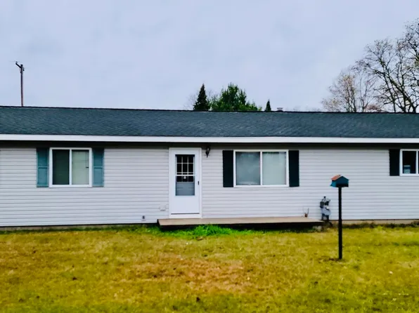 1002 Mayberry St, Oscoda, MI 48750