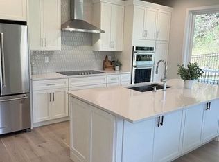 14 Grayson Ln, Downingtown, PA 19335