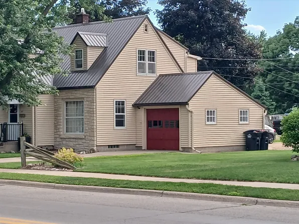 817 S Main St, Shawano, WI 54166