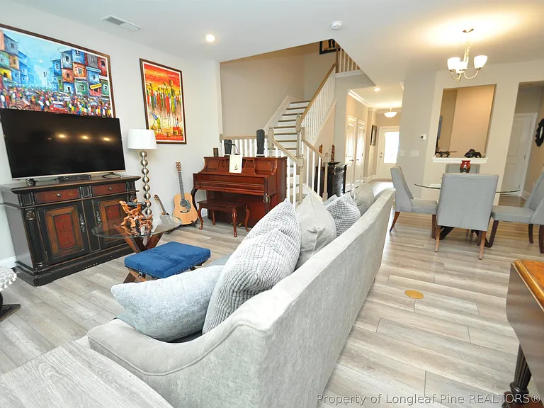 1004 Pyrenees Way — Photo 9