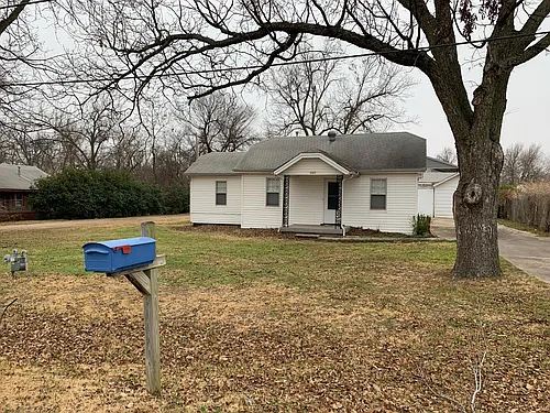 1005 N Cedardale Dr Photo 1