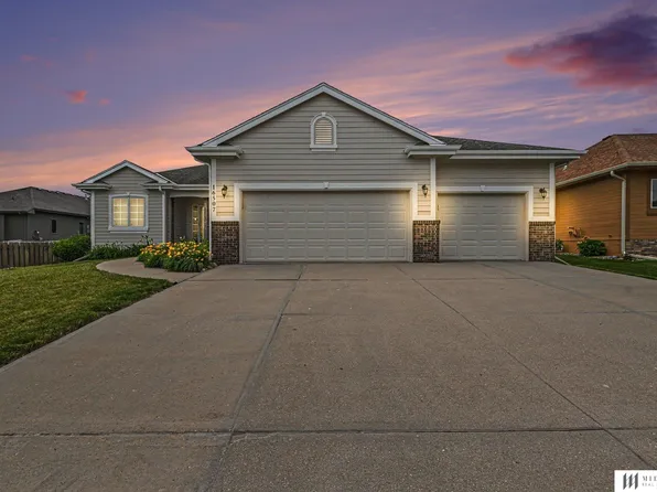 16507 Briar St, Omaha, NE 68136