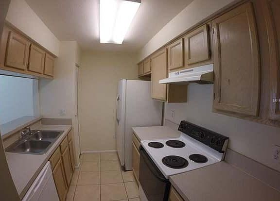 3rd image of 708 Kensington Lake Cir