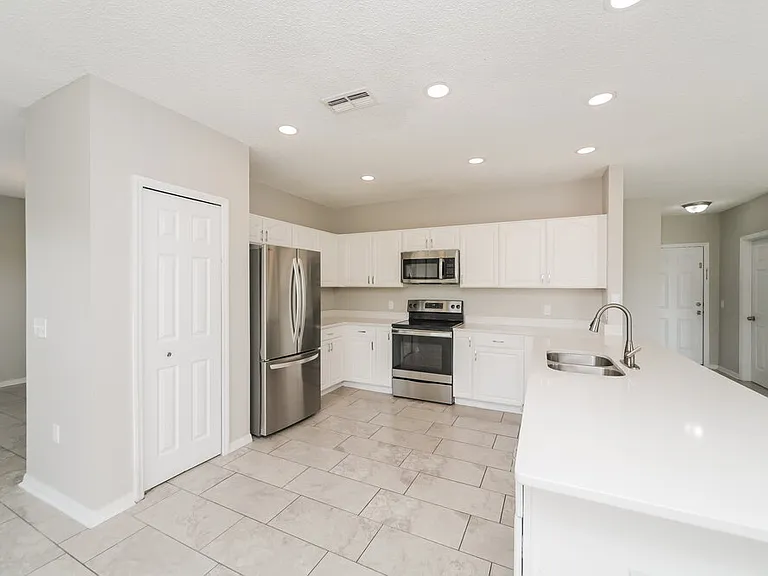 230 Beckenham Dr — Photo 8