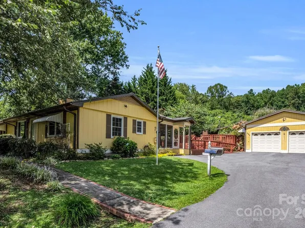 689 Delaware Ln, Hendersonville, NC 28791