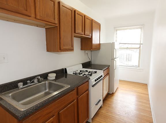 3rd image of 3257 W Wrightwood Ave #C4