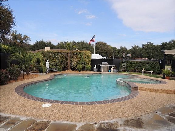 3rd image of 7800 Bayshore Ct