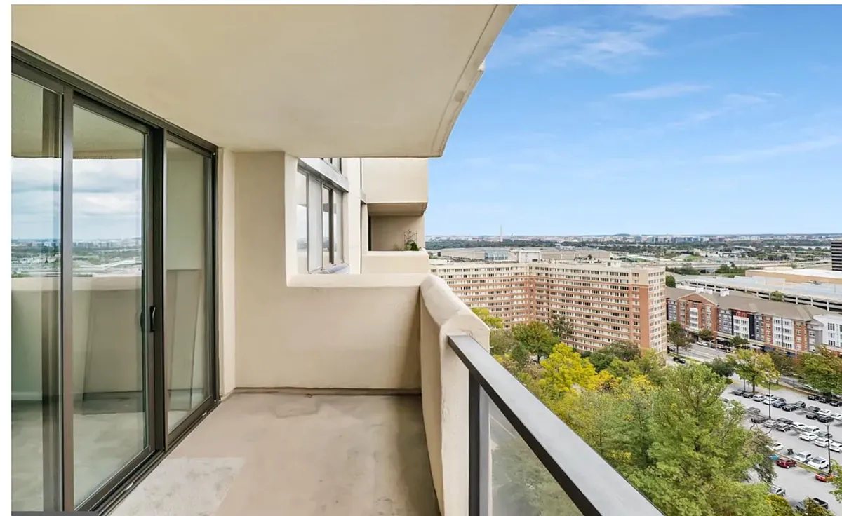 Building Photo - 1101 S Arlington Ridge Rd #1106