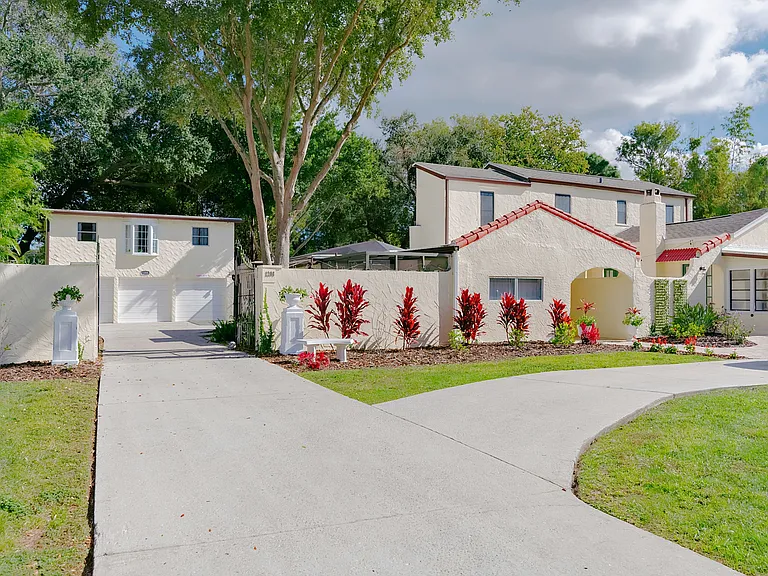Gated Driveway to Unit A