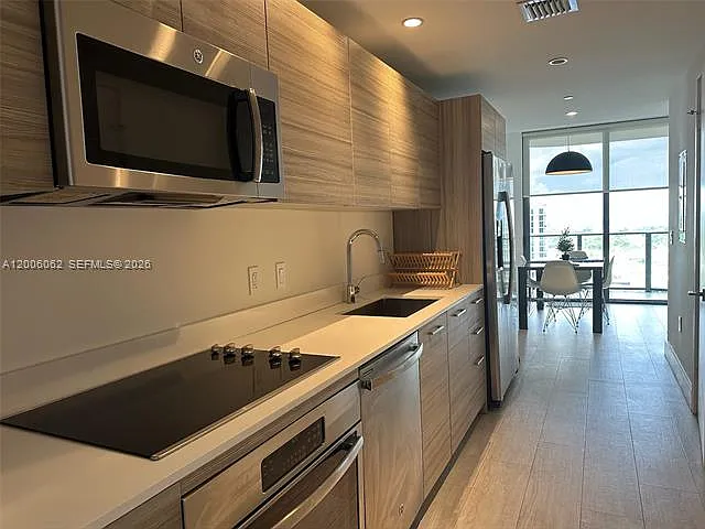 121 NE 34th St #1915 — Photo 9