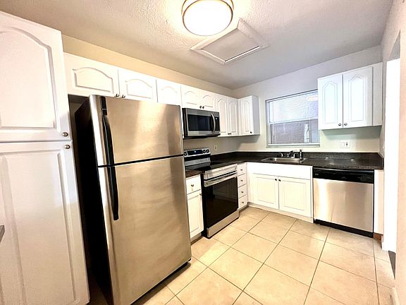 3rd image of 120 Sparrow Drive Apt 302