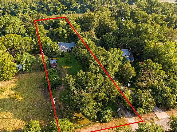 2nd image of 124 River Front Dr