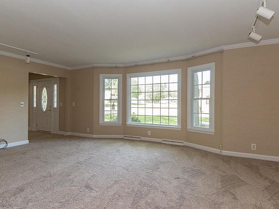 3rd image of 1413 Dogwood Dr