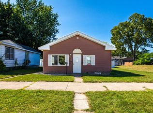 2017 Charles St, La Crosse, WI 54603