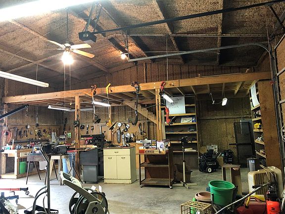5th image of 1015 Garnet Ave