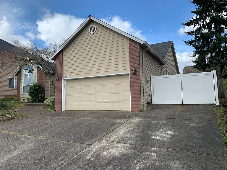 2895 Vintage Ave SE — Photo 2