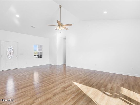 4th image of 34 Bless Avenue