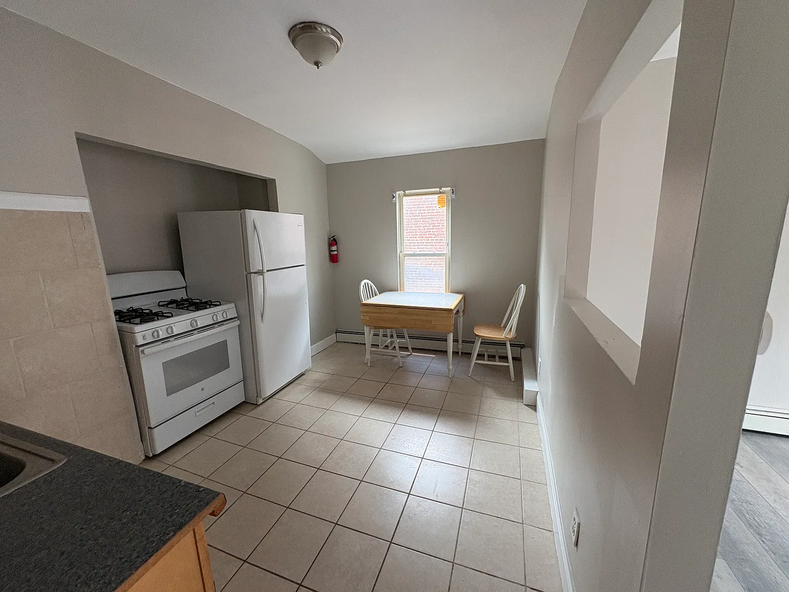 164 N Evans St — Photo 3