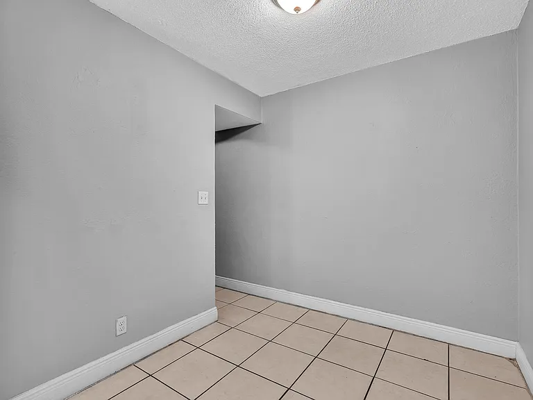 626 SW 14th Ave #212 — Photo 14