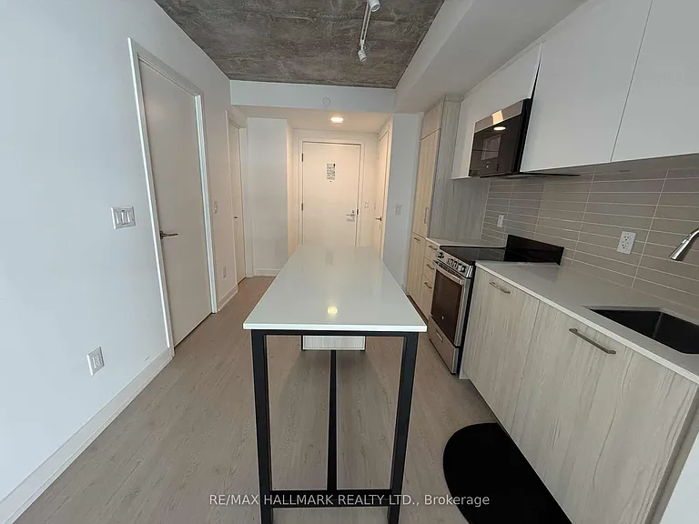 65 Mutual St #908 — Photo 6