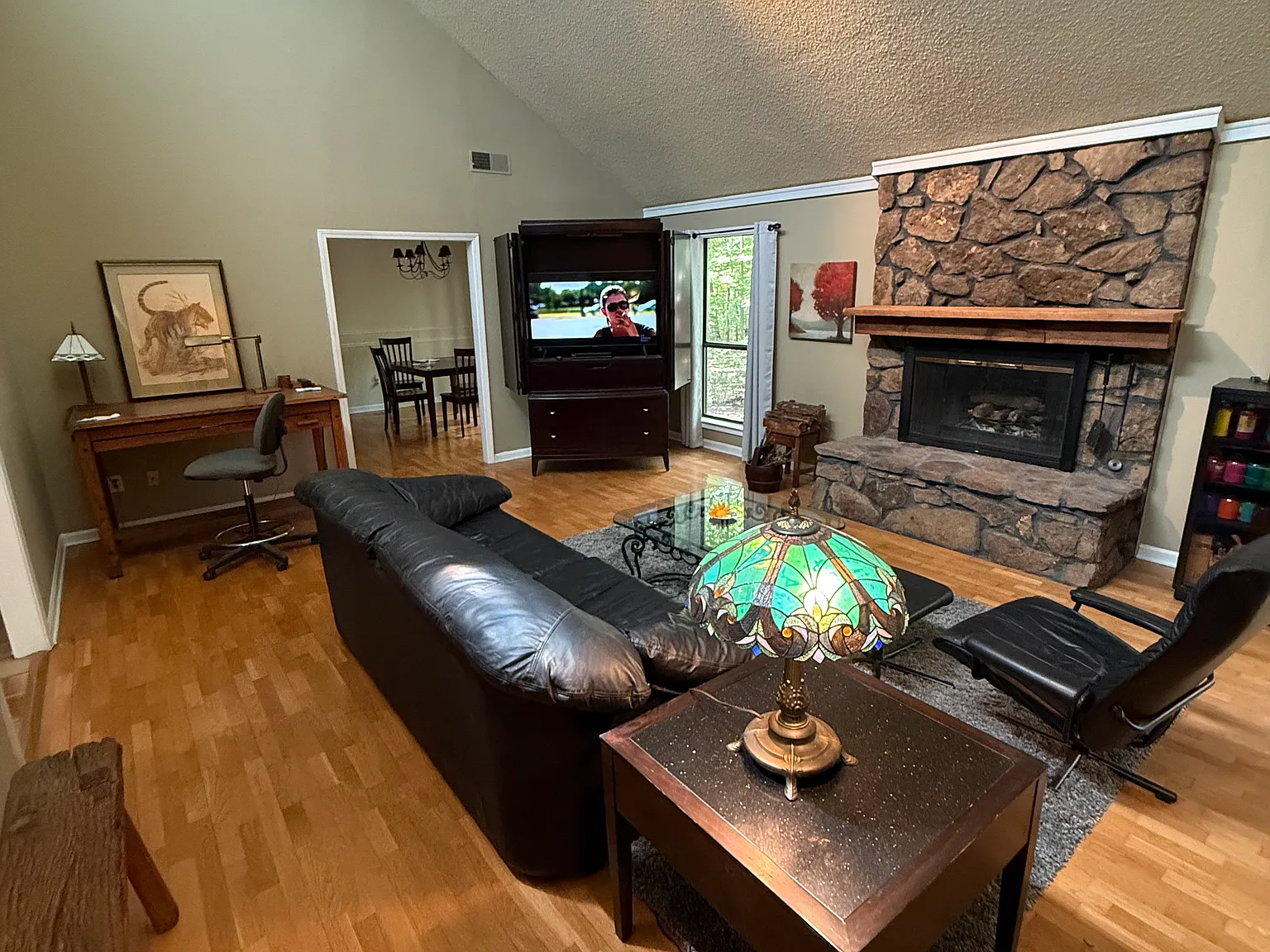 3 bed, 2236 sqft, $3,300 — Photo 1