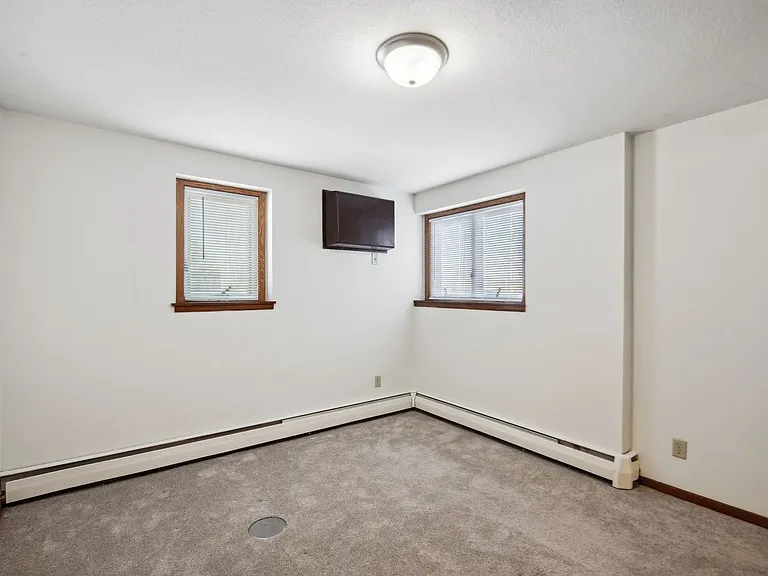 Rose Mall Apartments — Photo 42