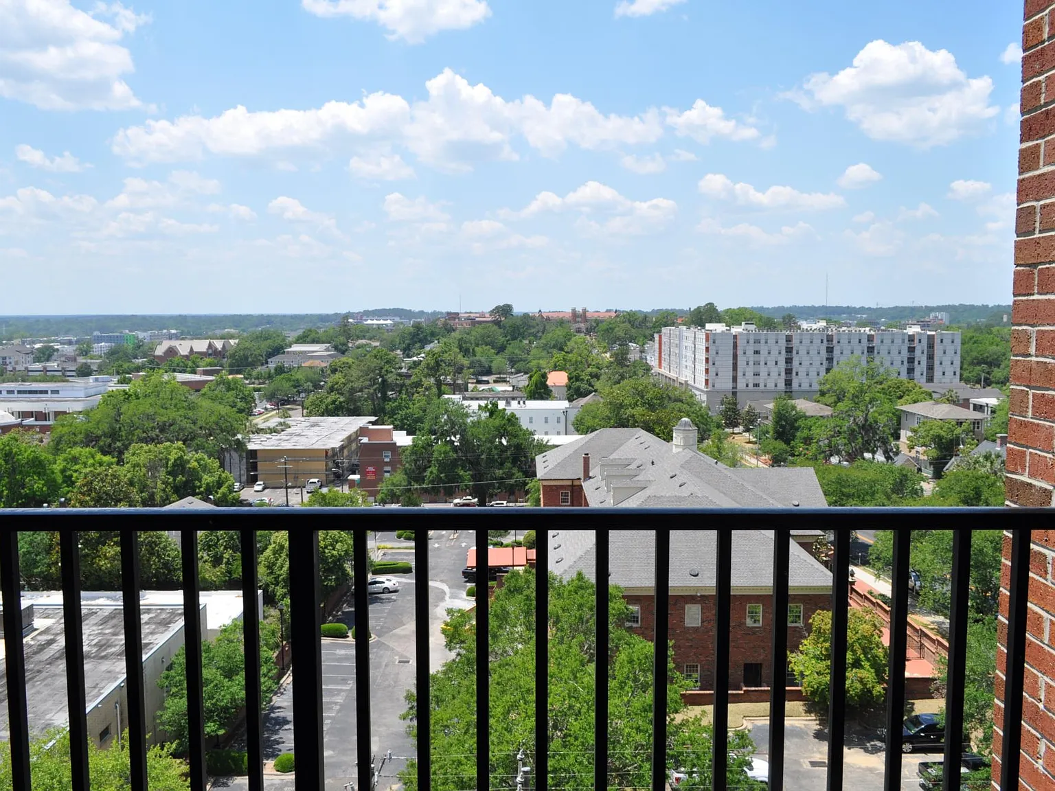 215 W College Ave — Photo 2