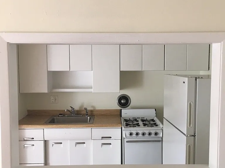 2715 Dupont Ave S — Photo 7