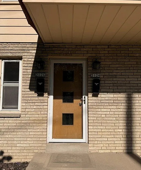 2126 Ludington Ave — Photo 3