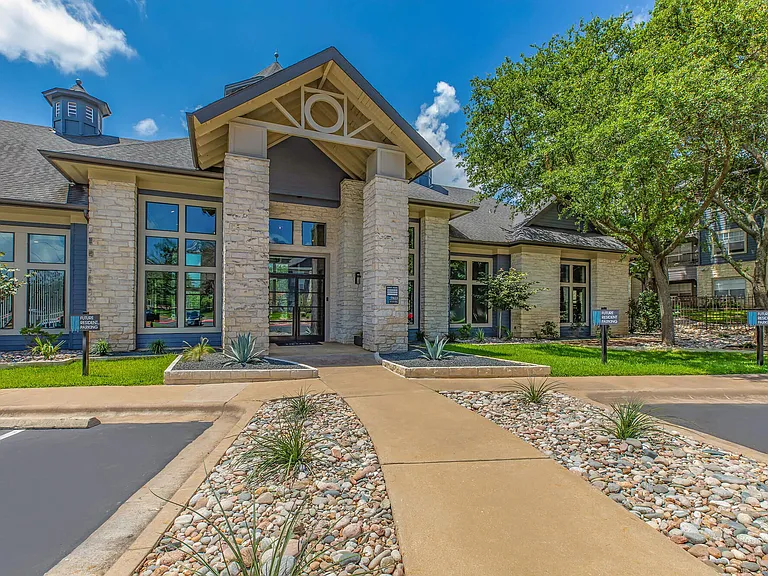 Falls Round Rock — Photo 29