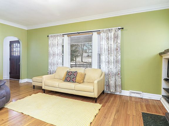 3rd image of 405 Singer Ave