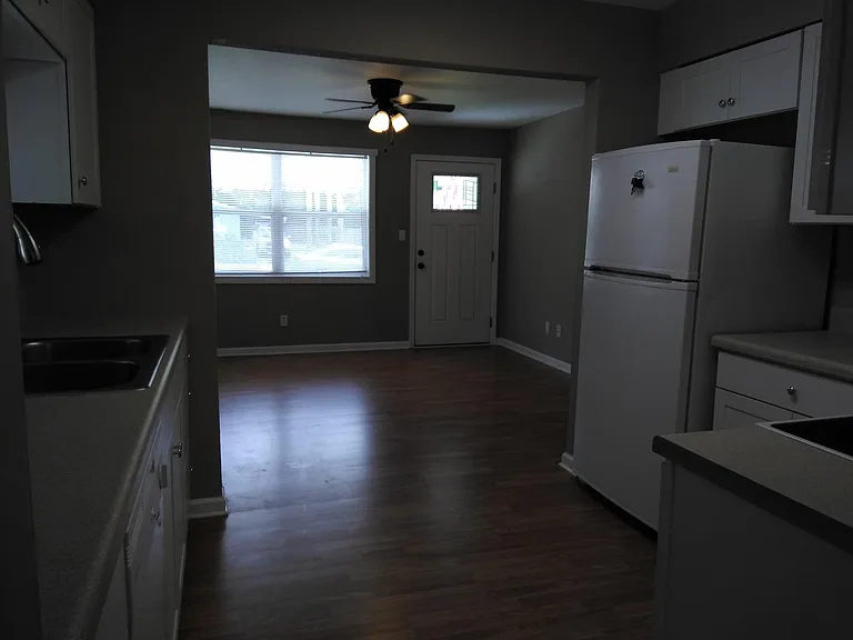910 9th Ave SW — Photo 36
