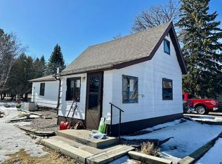 316 Lake St NW, Warroad, MN 56763