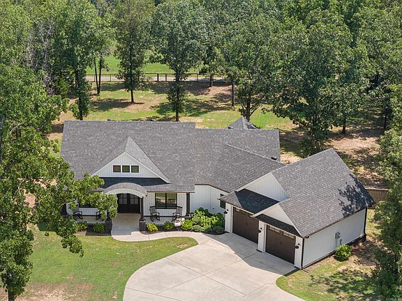 3rd image of 85 Fairway Dr