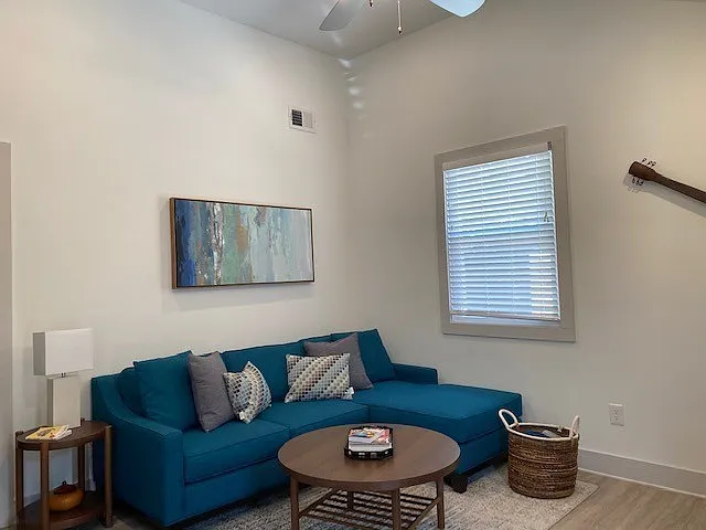 2 bed, 1.0 bath, 691 sqft, $1,700 — Photo 3