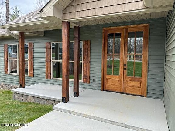 3rd image of 178 Hawes Cir