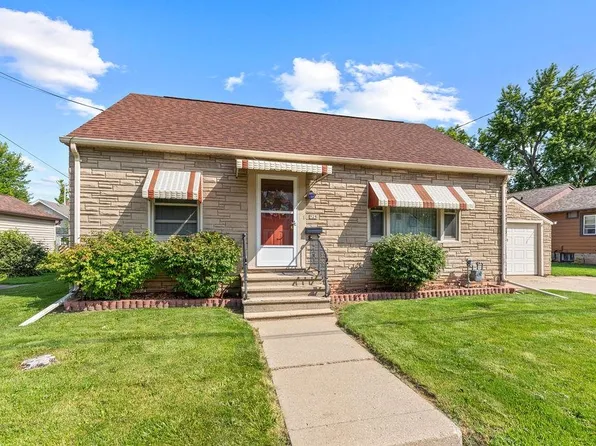 928 W 9th Ave, Oshkosh, WI 54902