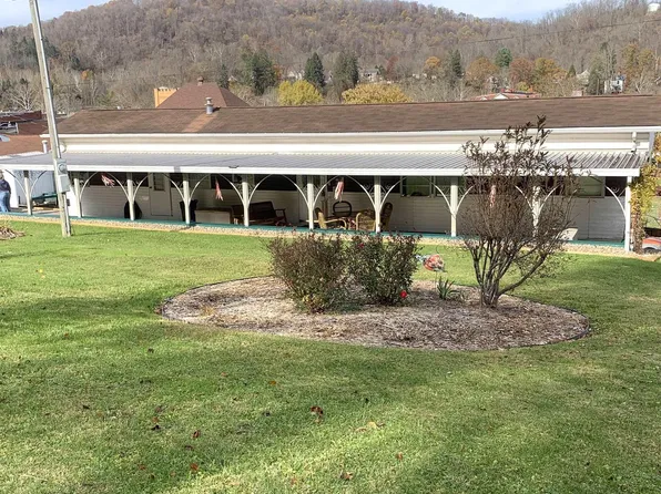 89 Station St, Shinnston, WV 26431
