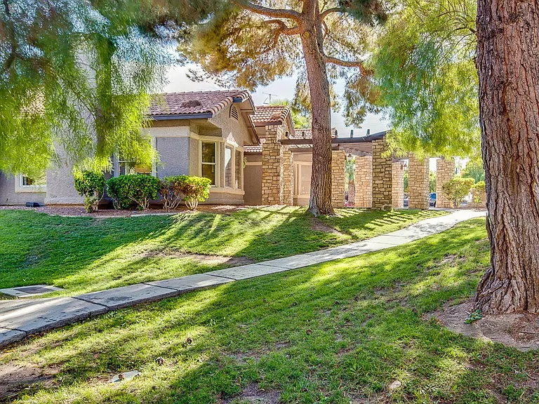 2750 S Durango Dr — Photo 35