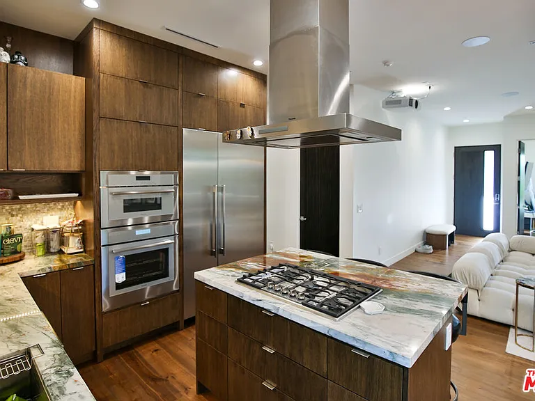 8501 Belford Ave — Photo 24