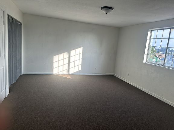 3rd image of 213 W 108th St