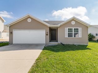 2904 Breezewood Blvd, Bloomington, IL 61704