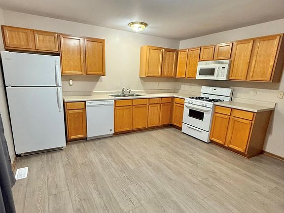 3rd image of 395 Plymouth Rd APT B