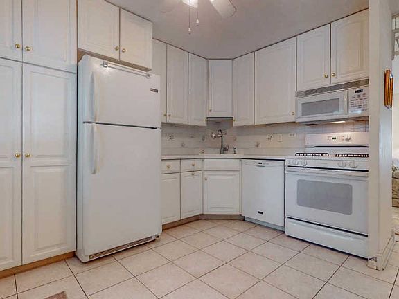 3rd image of 7675 Willow Ave