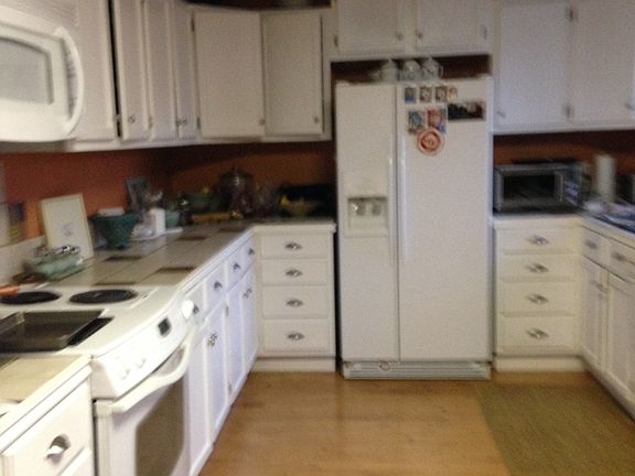 Kitchen section - large eat-