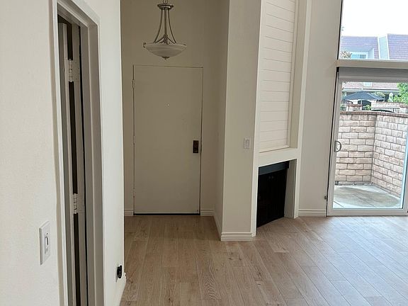 Entry way, side garage entrance