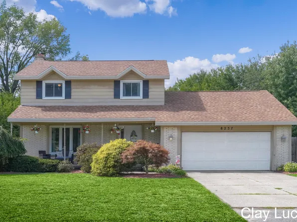 8237 Greenridge Dr, Jenison, MI 49428
