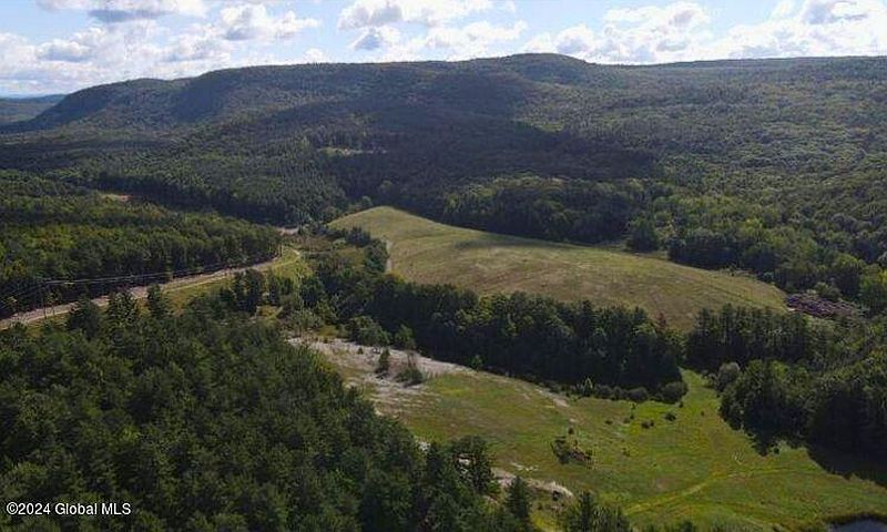 5th image of 842 Tamarac Road
