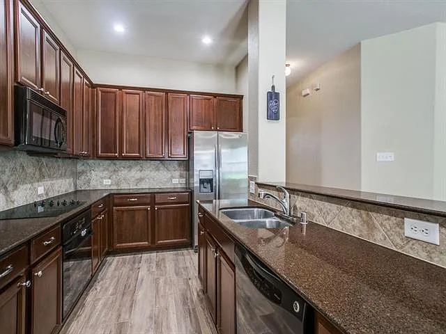10272 Bancroft Ln — Photo 6